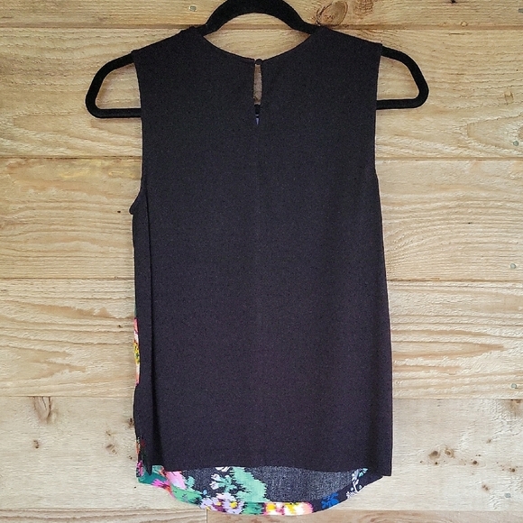 Vanessa Virginia Floral Printed Sleeveless Blouse - Picture 5 of 5